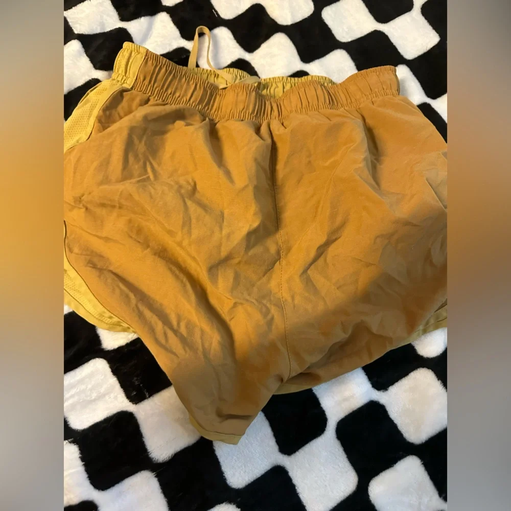 Nike HEATHERED Tempo Shorts GOLD Sz SMALL - Picture 3 of 4